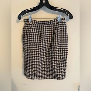 SilkLand Black and Tan Houndstooth Pencil Skirt